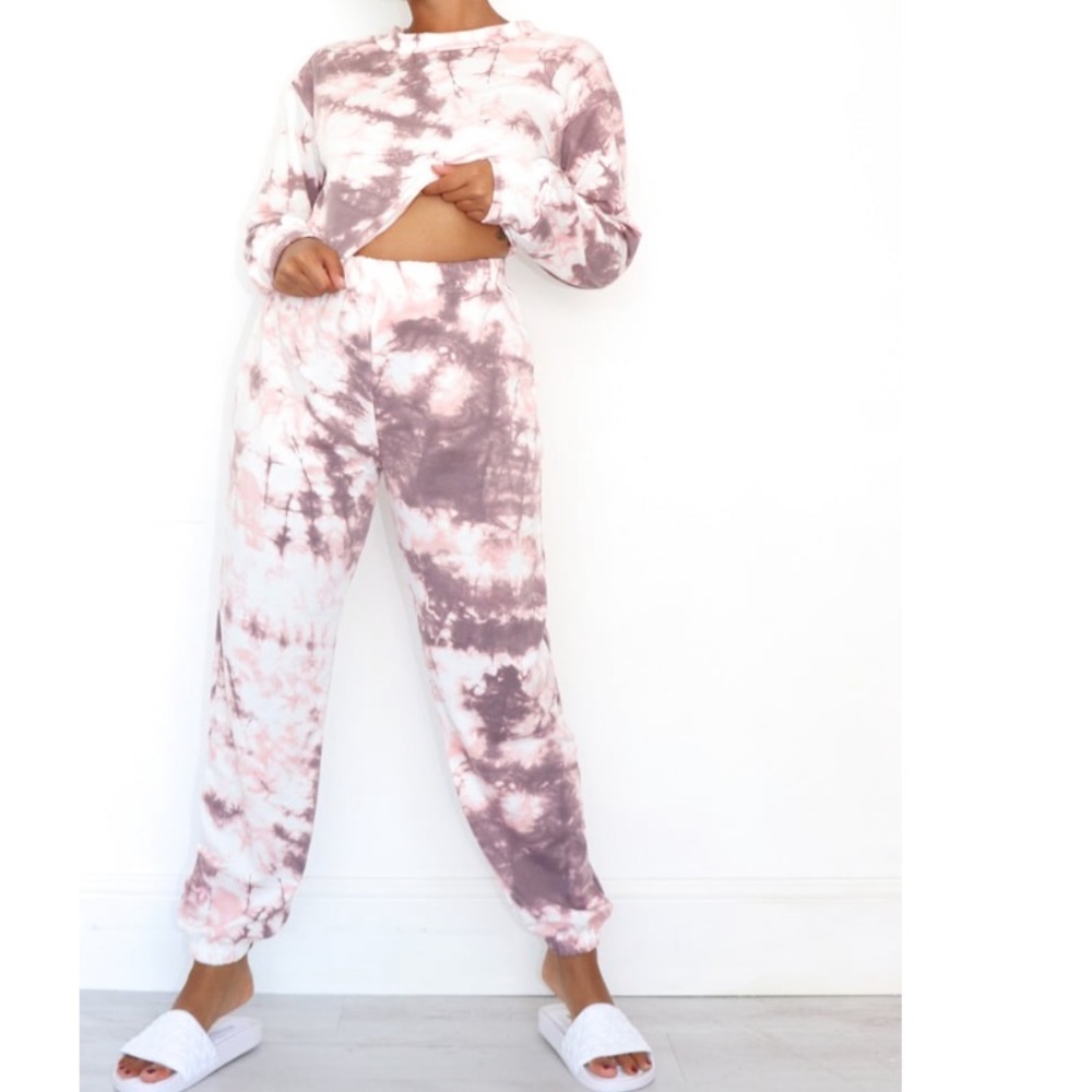 Pretty Little Thing - Purple and pink tie dye cropped sweat and jogger set 🩷